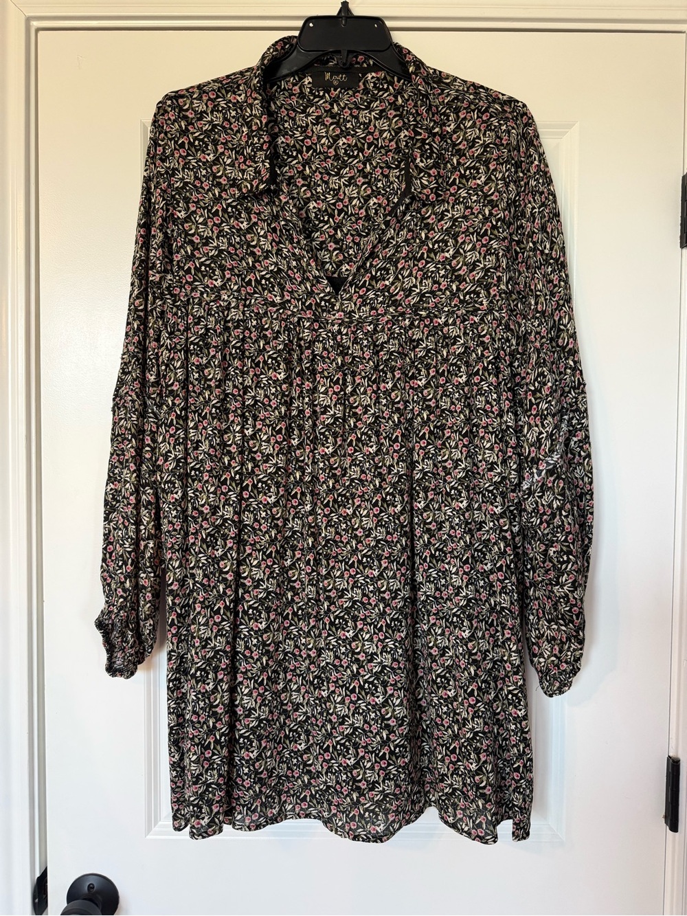 Meritt Black Floral V-Neck Long Sleeve Short Dress with Pockets 1XL